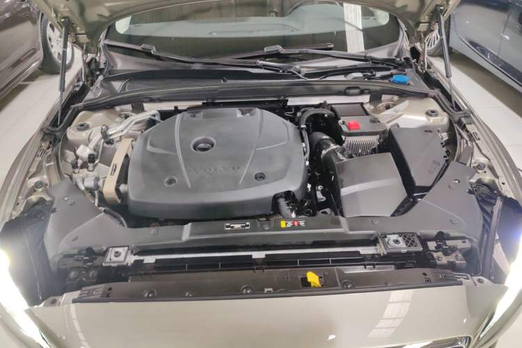 Used Volvo V60 2020 T4 Zhiyi Luxury Edition Engine Bay