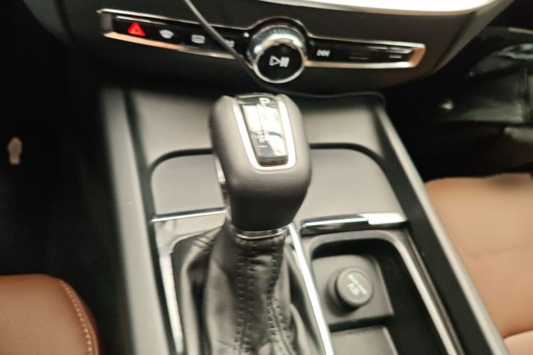 Used Volvo V60 2020 T4 Zhiyi Luxury Edition Gear Lever