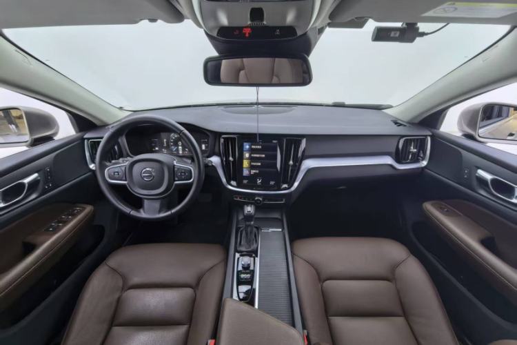 Used Volvo V60 2020 T4 Zhiyi Luxury Edition Interior 1