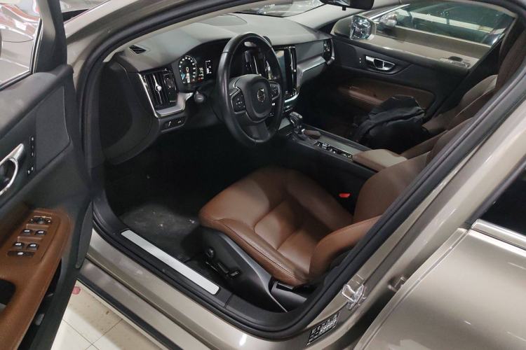 Used Volvo V60 2020 T4 Zhiyi Luxury Edition Interior 3