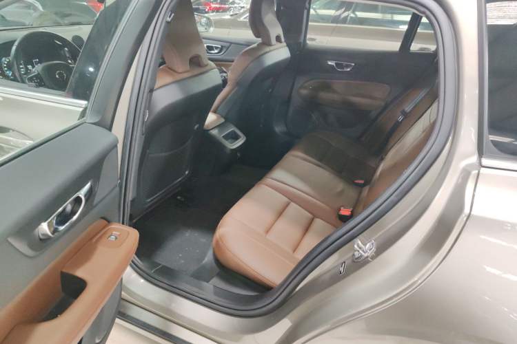 Used Volvo V60 2020 T4 Zhiyi Luxury Edition Interior 4