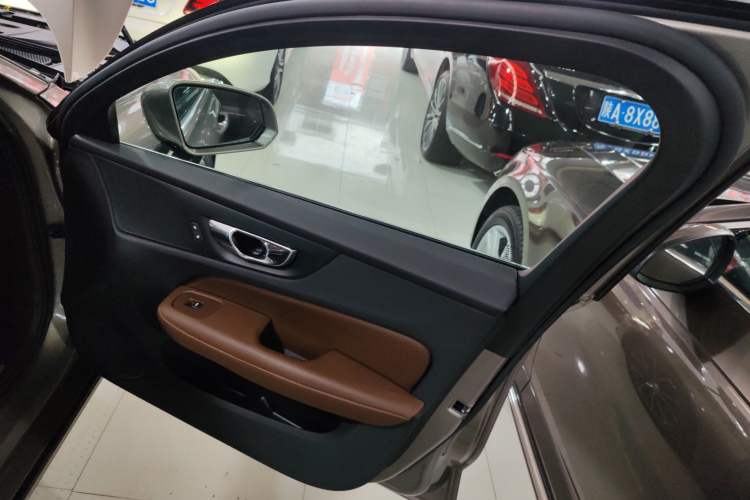 Used Volvo V60 2020 T4 Zhiyi Luxury Edition Interior 5