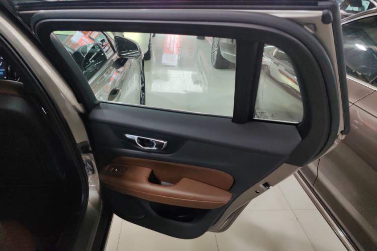 Used Volvo V60 2020 T4 Zhiyi Luxury Edition Interior 6