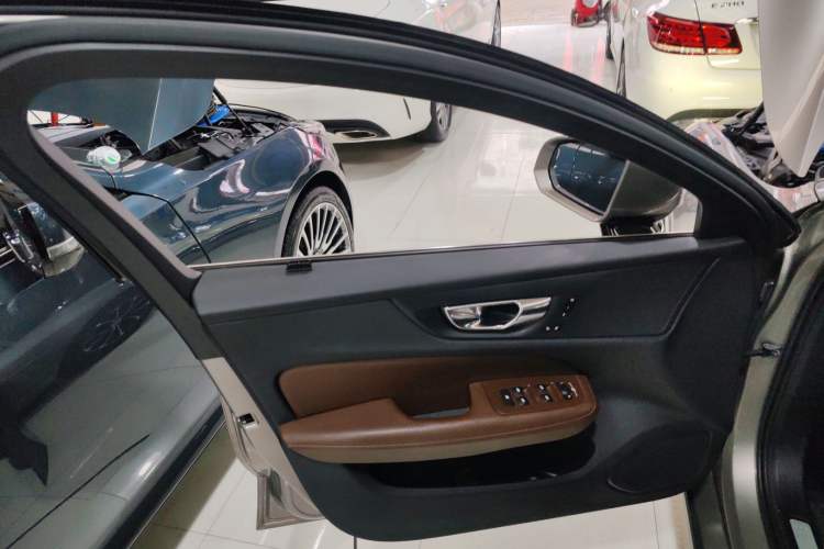 Used Volvo V60 2020 T4 Zhiyi Luxury Edition Interior 7