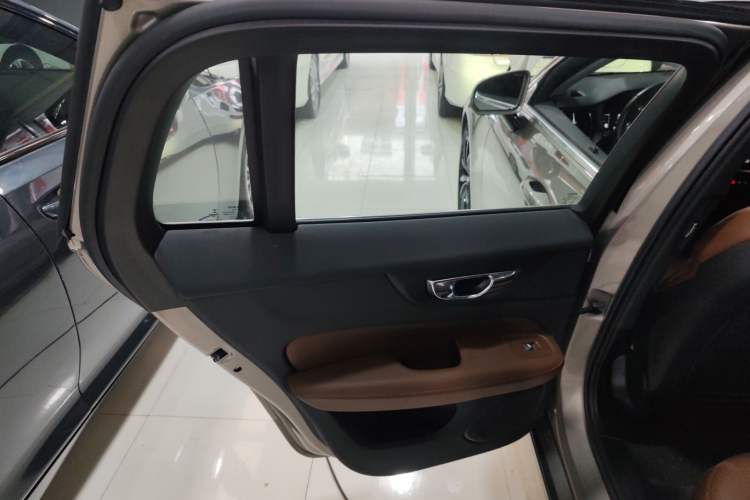 Used Volvo V60 2020 T4 Zhiyi Luxury Edition Interior 8