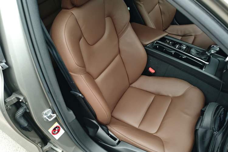 Used Volvo V60 2020 T4 Zhiyi Luxury Edition Right Front Seat