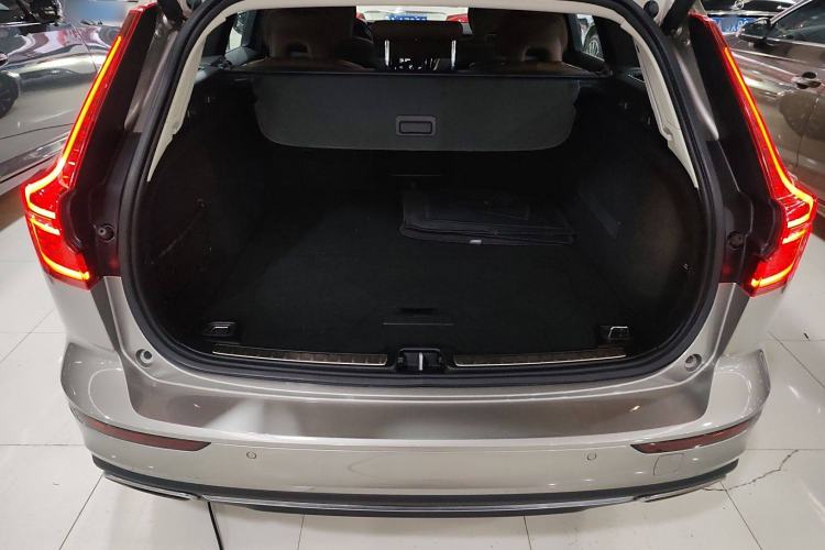 Used Volvo V60 2020 T4 Zhiyi Luxury Edition Trunk