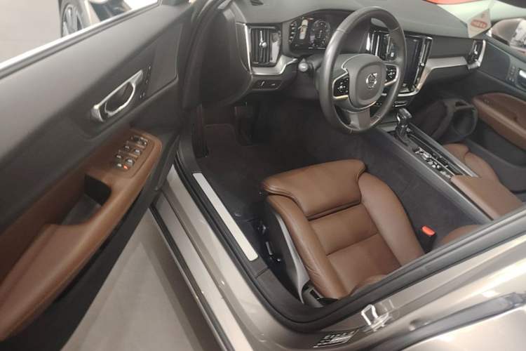 Used Volvo V60 2020 T5 Zhiyuan Luxury Edition Driver Seat