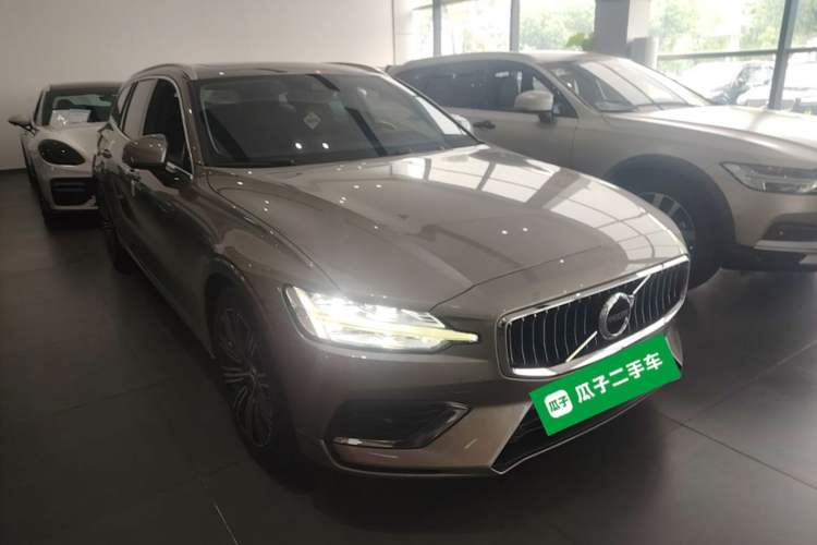 Used Volvo V60 2020 T5 Zhiyuan Luxury Edition Front Right 45 Deg