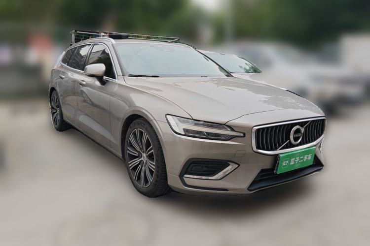 Used Volvo V60 2020 T5 Zhiyuan Luxury Edition Front Right 45 Deg