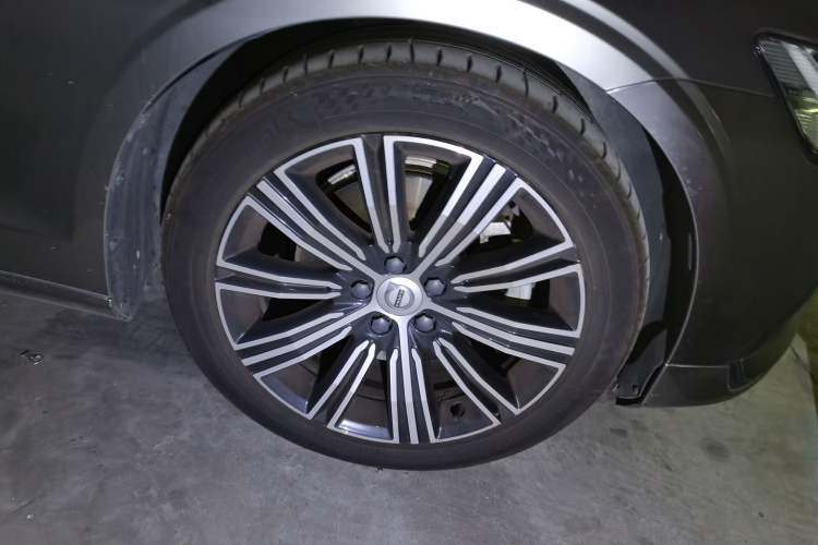 Used Volvo V60 2020 T5 Zhiyuan Luxury Edition Right Front Wheel Hub