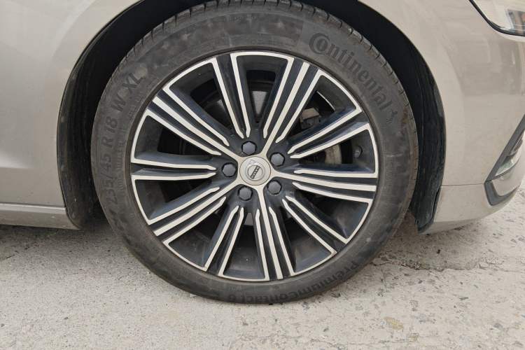 Used Volvo V60 2020 T5 Zhiyuan Luxury Edition Right Front Wheel Hub