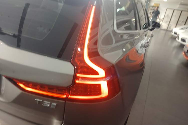 Used Volvo V60 2020 T5 Zhiyuan Luxury Edition Right Rear Taillight