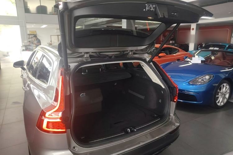 Used Volvo V60 2020 T5 Zhiyuan Luxury Edition Trunk