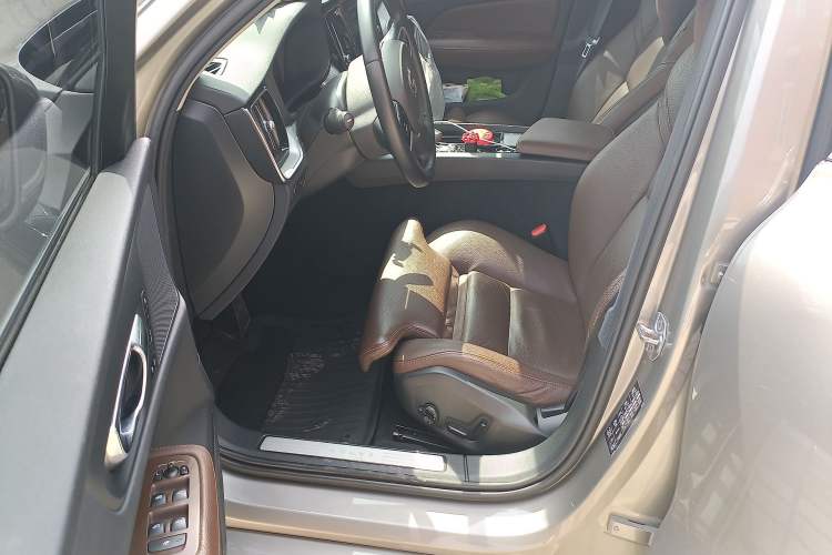 Used Volvo V60 2020 T5 Zhiyuan Luxury Edition Driver Seat