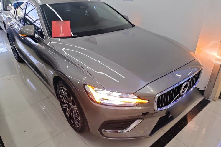 Used Volvo V60 2020 T5 Zhiyuan Luxury Edition Front Right 45 Deg