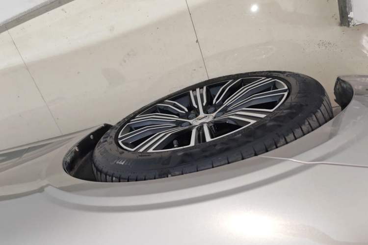 Used Volvo V60 2020 T5 Zhiyuan Luxury Edition Left Front Wheel Hub