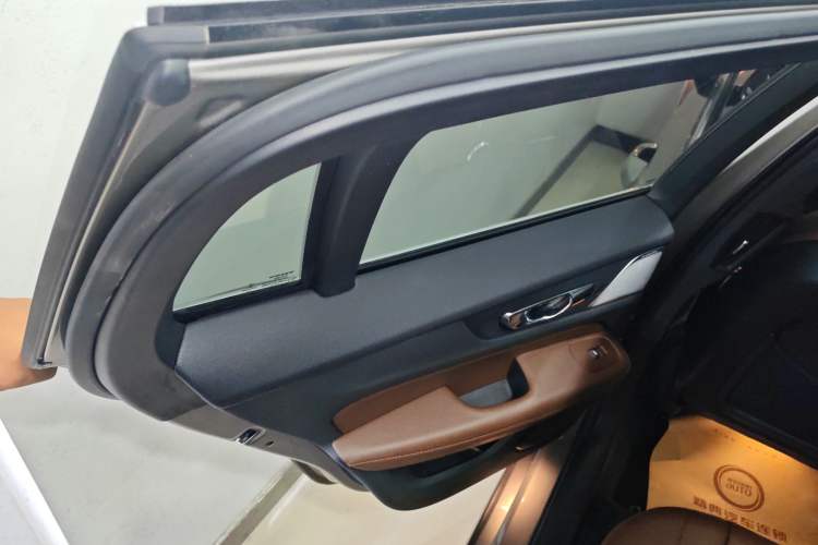 Used Volvo V60 2020 T5 Zhiyuan Luxury Edition Left Rear Door Interior