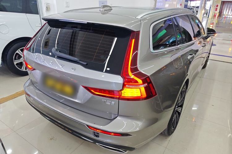 Used Volvo V60 2020 T5 Zhiyuan Luxury Edition Rear Right 45 Deg