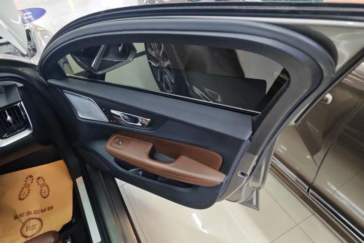 Used Volvo V60 2020 T5 Zhiyuan Luxury Edition Right Front Door Interior