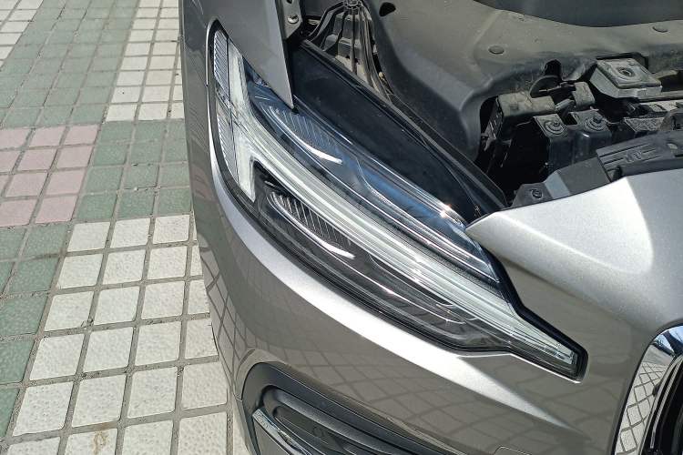 Used Volvo V60 2020 T5 Zhiyuan Luxury Edition Right Front Headlight