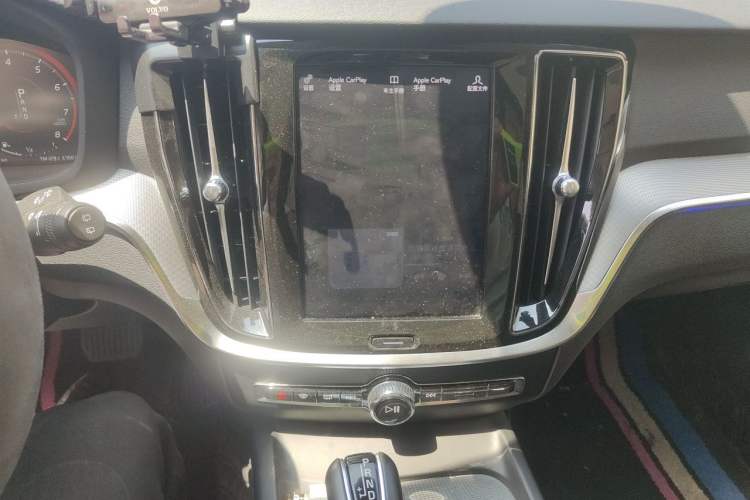 Used Volvo V60 2020 T5 Zhiyuan Luxury Edition Audio And AC Panel