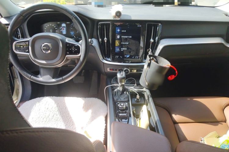 Used Volvo V60 2020 T5 Zhiyuan Luxury Edition Center Console