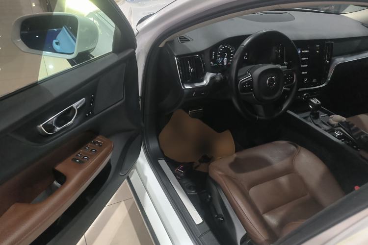 Used Volvo V60 2020 T4 Zhiyi Luxury Edition Driver Seat