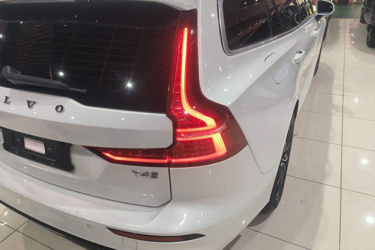 Used Volvo V60 2020 T4 Zhiyi Luxury Edition Exterior 3