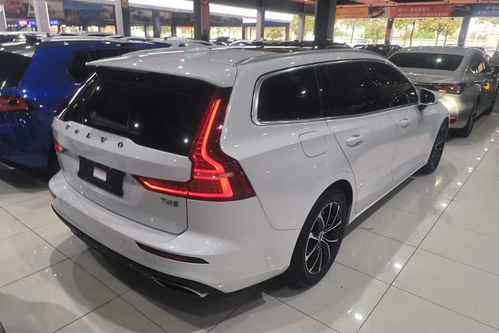 Used Volvo V60 2020 T4 Zhiyi Luxury Edition Rear Right 45 Deg