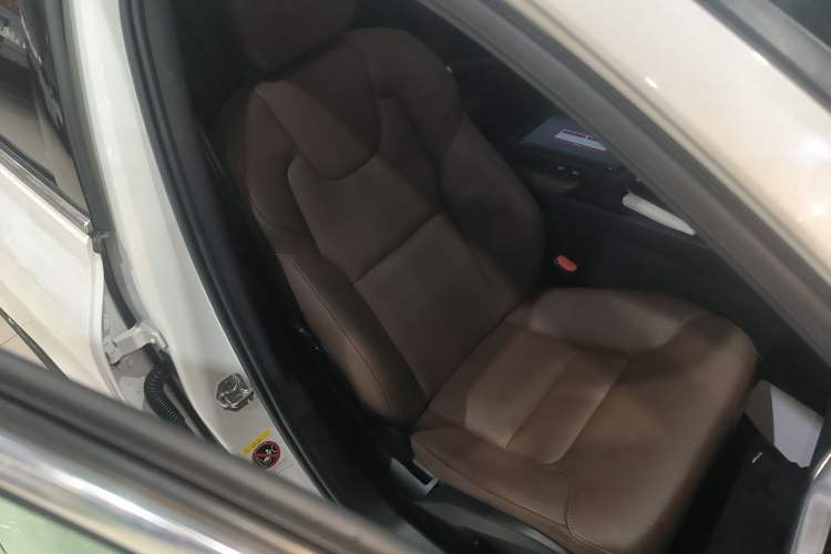 Used Volvo V60 2020 T4 Zhiyi Luxury Edition Right Front Seat