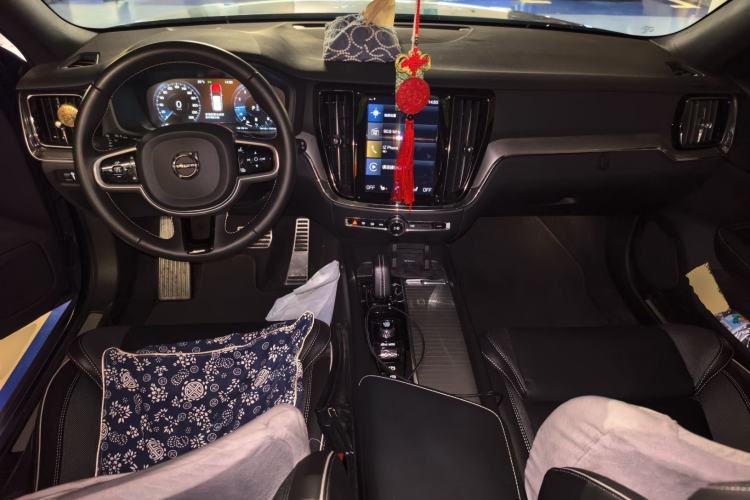 Used Volvo V60 2021 B5 Zhiyuan Sport Edition Center Console