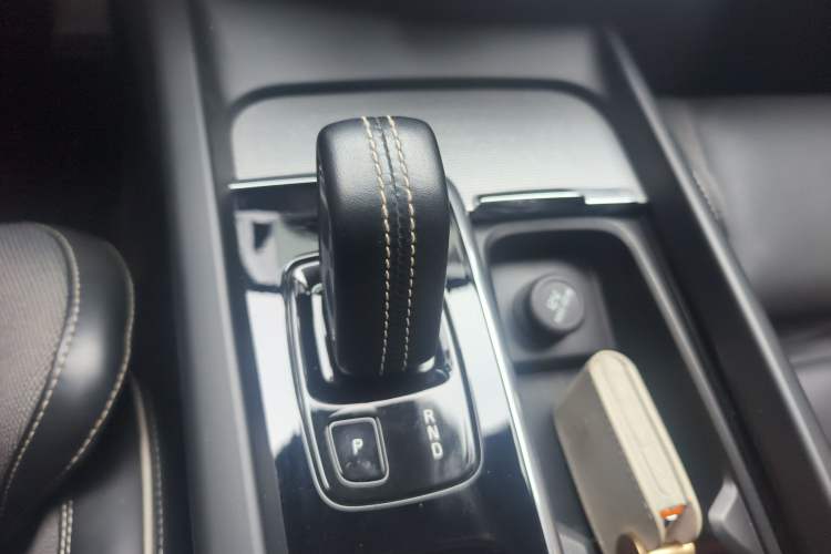 Used Volvo V60 2021 B5 Zhiyuan Sport Edition Gear Lever