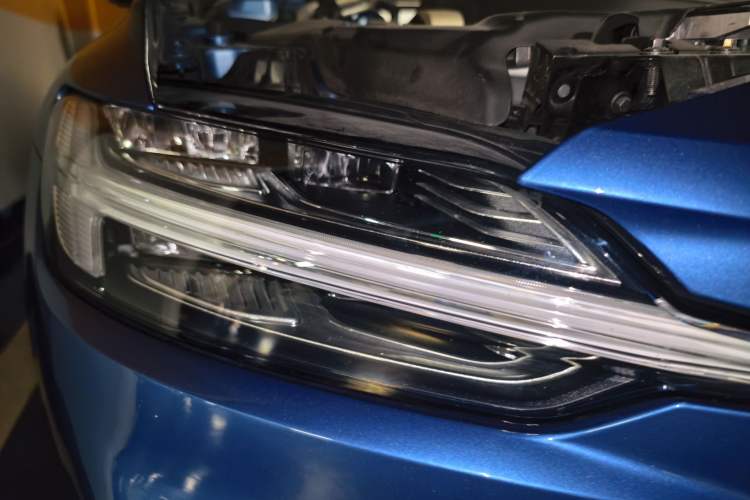 Used Volvo V60 2021 B5 Zhiyuan Sport Edition Right Front Headlight