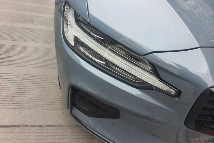 Used Volvo V60 2021 B5 Zhiyuan Sport Edition Right Front Headlight