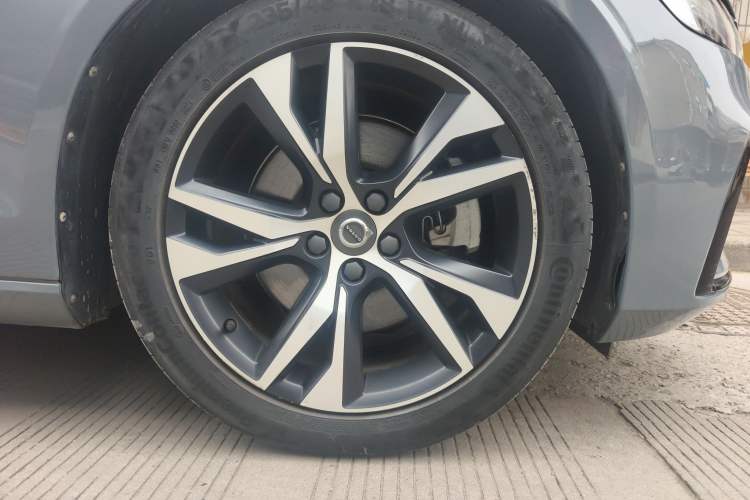 Used Volvo V60 2021 B5 Zhiyuan Sport Edition Right Front Wheel Hub
