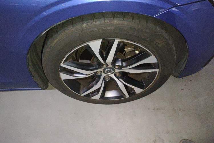 Used Volvo V60 2021 B5 Zhiyuan Sport Edition Right Front Wheel Hub