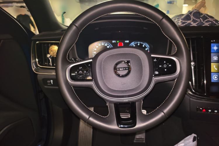 Used Volvo V60 2021 B5 Zhiyuan Sport Edition Steering Wheel