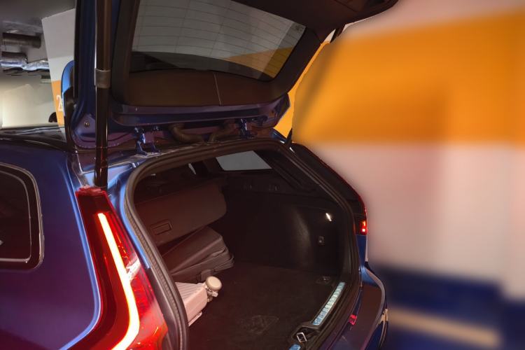 Used Volvo V60 2021 B5 Zhiyuan Sport Edition Trunk