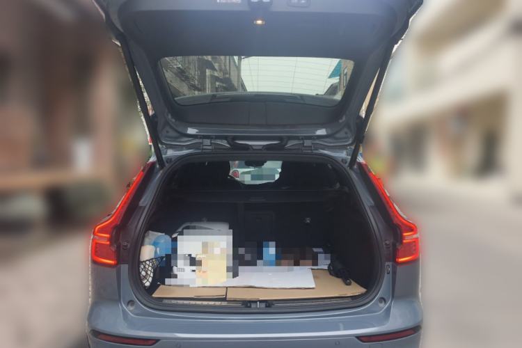 Used Volvo V60 2021 B5 Zhiyuan Sport Edition Trunk