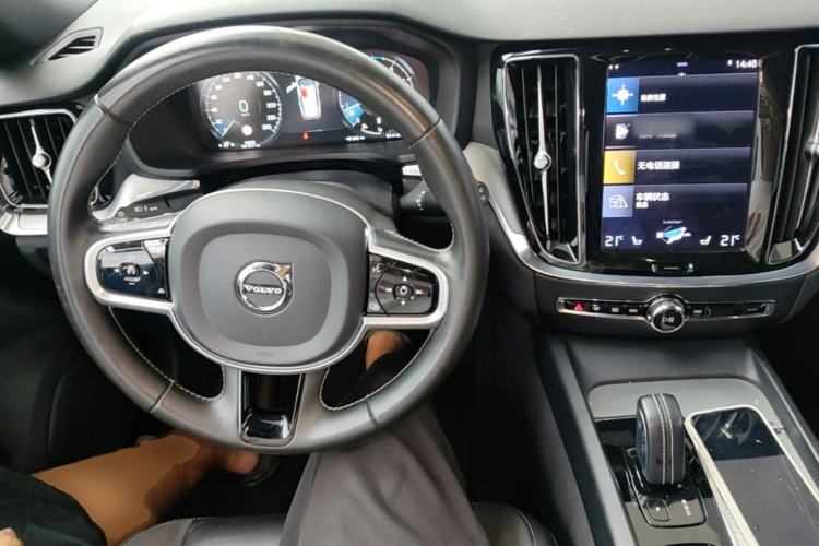 Used Volvo V60 2021 B5 Zhiyuan Sport Edition Center Console
