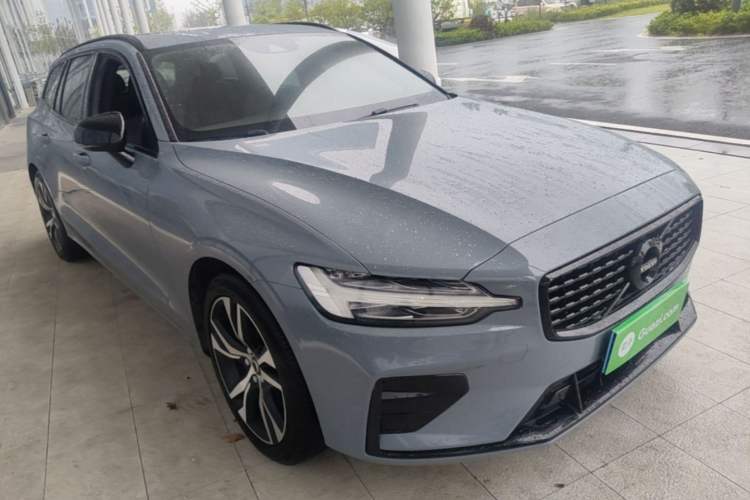Used Volvo V60 2021 B5 Zhiyuan Sport Edition Front Right 45 Deg