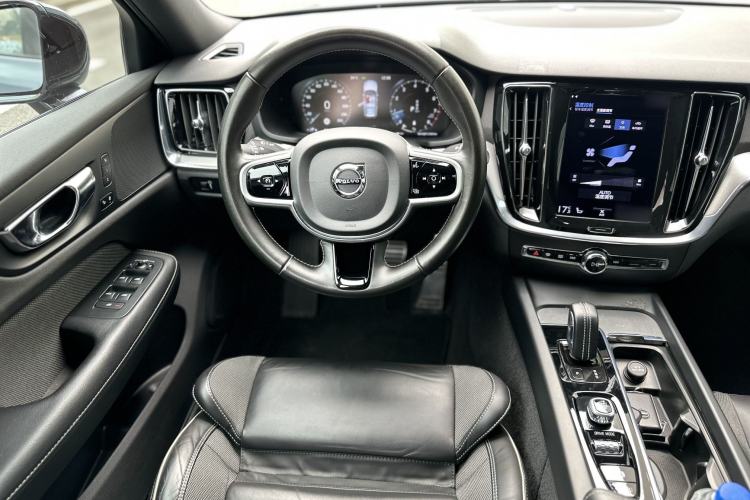 Used Volvo V60 2021 B5 Zhiyuan Sport Edition Interior 1