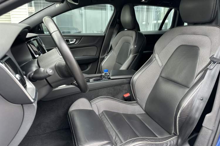 Used Volvo V60 2021 B5 Zhiyuan Sport Edition Interior 4
