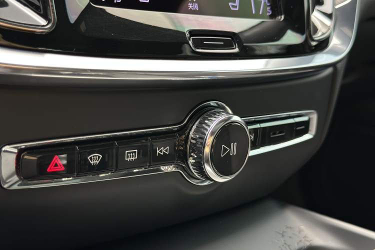Used Volvo V60 2021 B5 Zhiyuan Sport Edition Interior 7