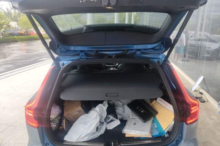 Used Volvo V60 2021 B5 Zhiyuan Sport Edition Trunk