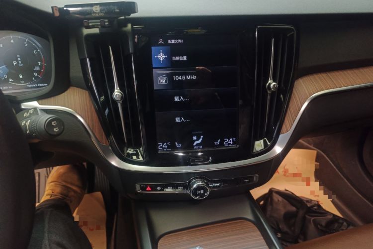 Used Volvo V60 2021 B5 Zhiyuan Luxury Edition Audio And AC Panel