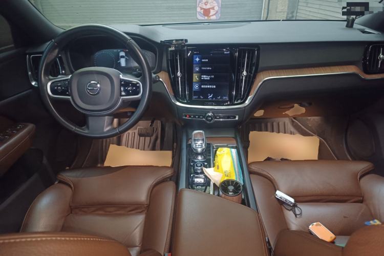 Used Volvo V60 2021 B5 Zhiyuan Luxury Edition Center Console