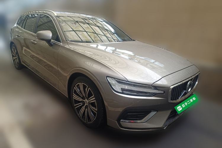 Used Volvo V60 2021 B5 Zhiyuan Luxury Edition Front Right 45 Deg