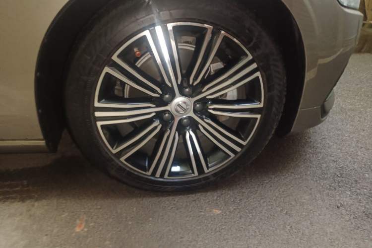 Used Volvo V60 2021 B5 Zhiyuan Luxury Edition Right Front Wheel Hub